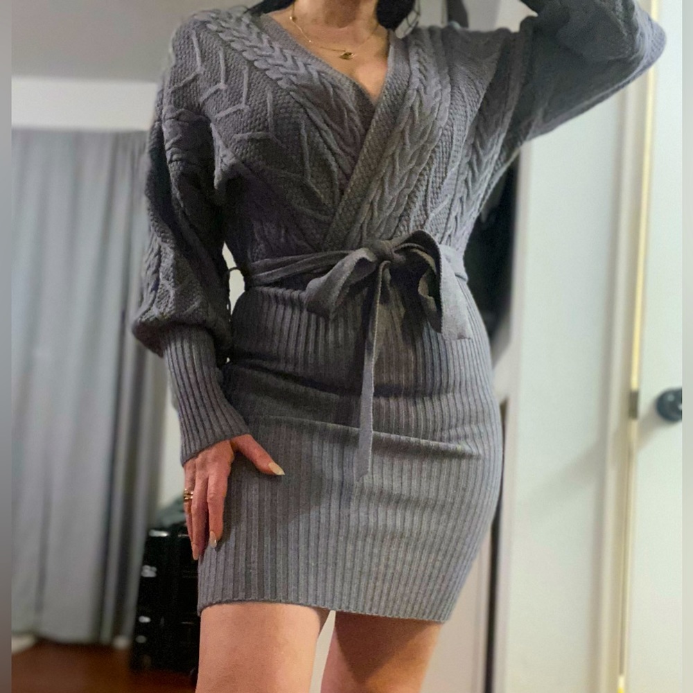 Gorgeous knit long sleeve dress above knee
